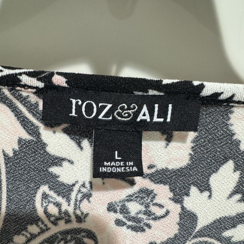 Roz & Ali Black and Pink Floral Paisley Top - Picture 3 of 3